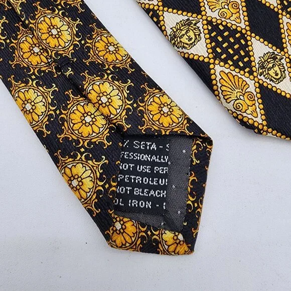 Gianni Versace 100% Silk Tie All Over Gold Black Diamond - Picture 3 of 5